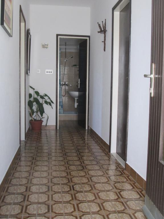 Apartmani Jordana Komiža Chambre photo