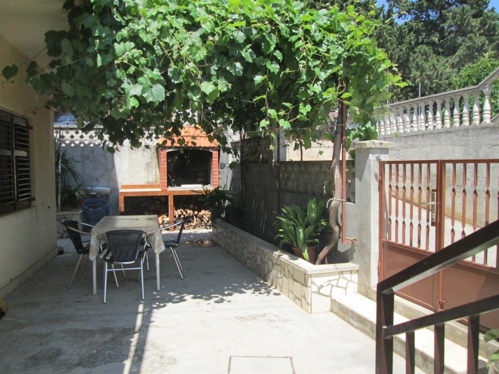 Apartmani Jordana Komiža Chambre photo