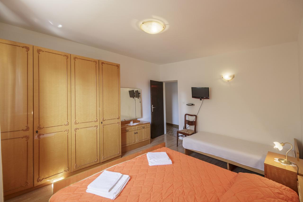 Apartmani Jordana Komiža Extérieur photo