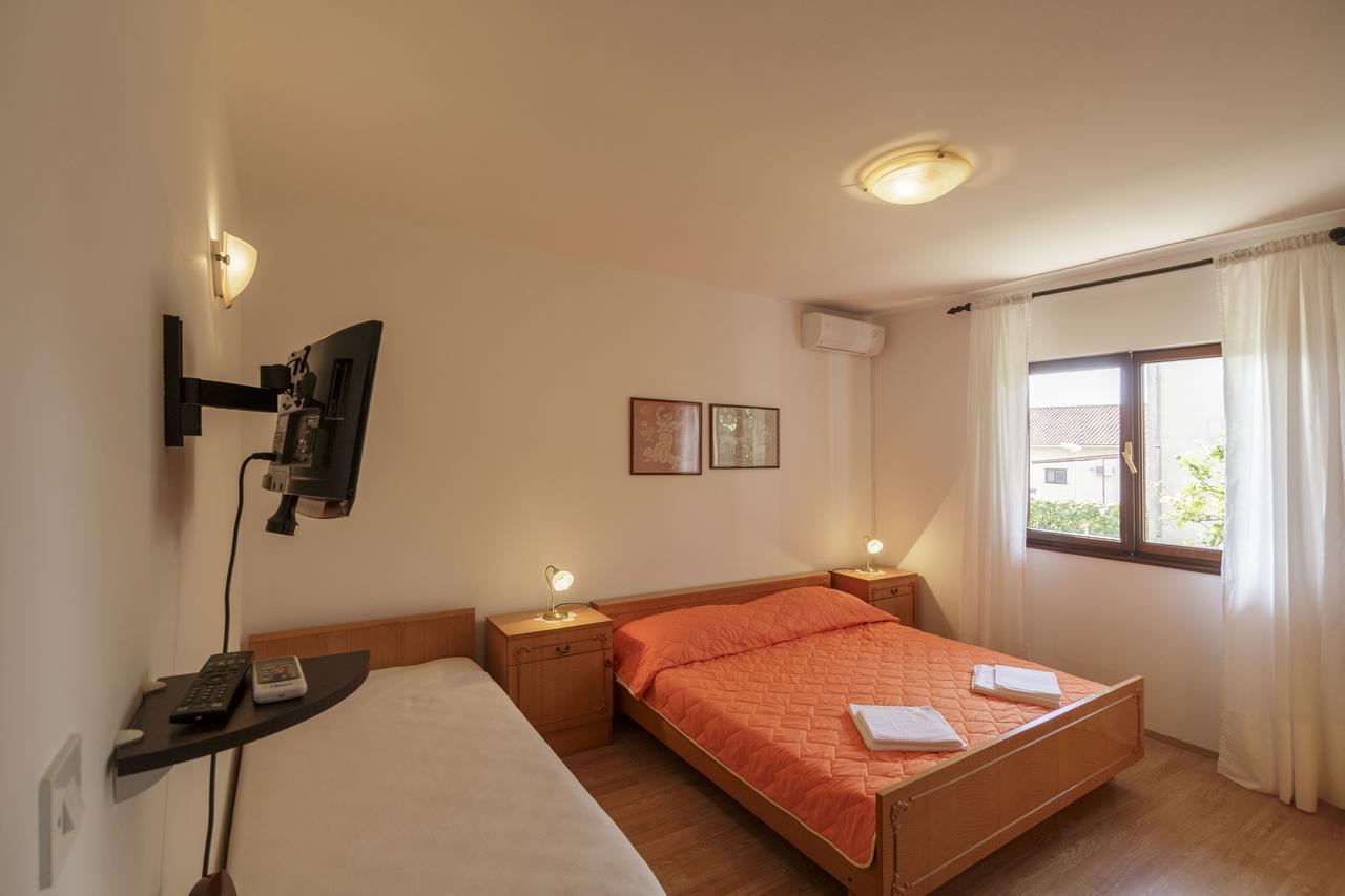Apartmani Jordana Komiža Extérieur photo