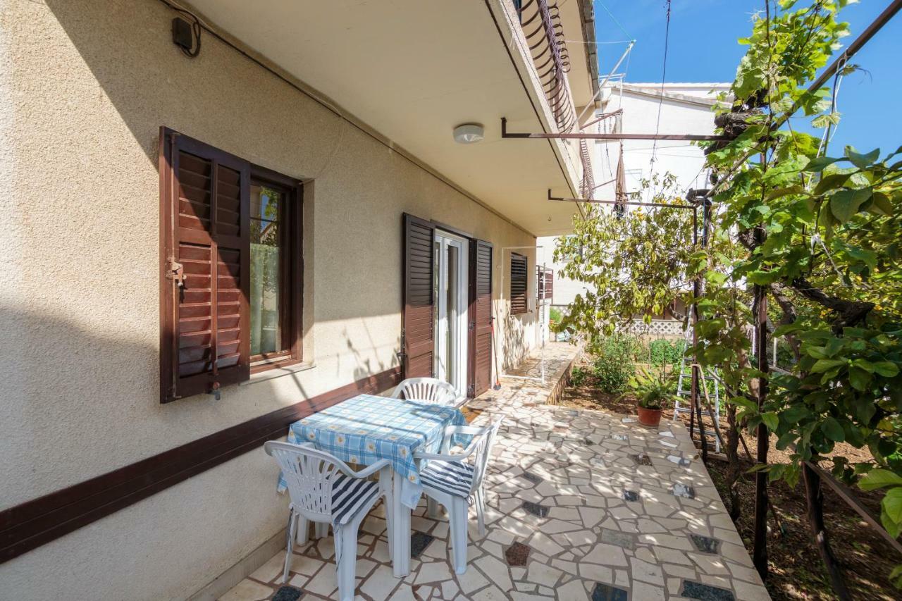 Apartmani Jordana Komiža Extérieur photo