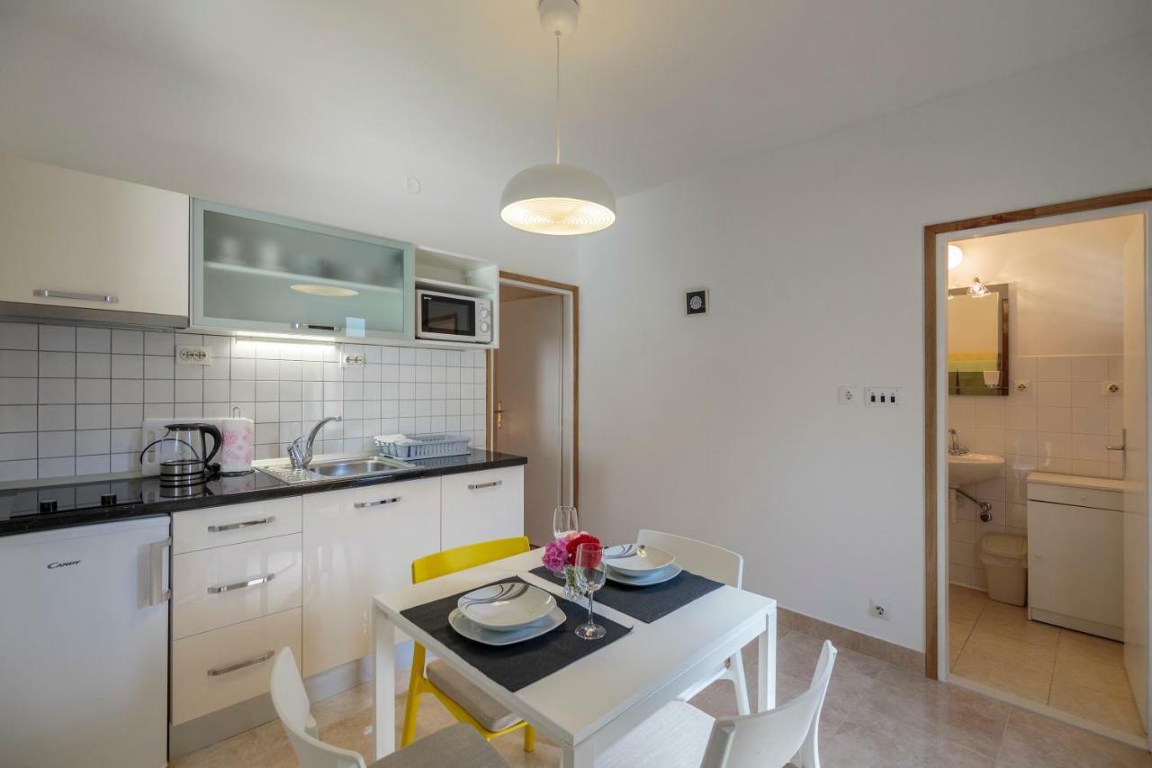 Apartmani Jordana Komiža Extérieur photo