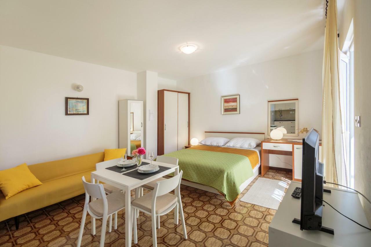 Apartmani Jordana Komiža Extérieur photo