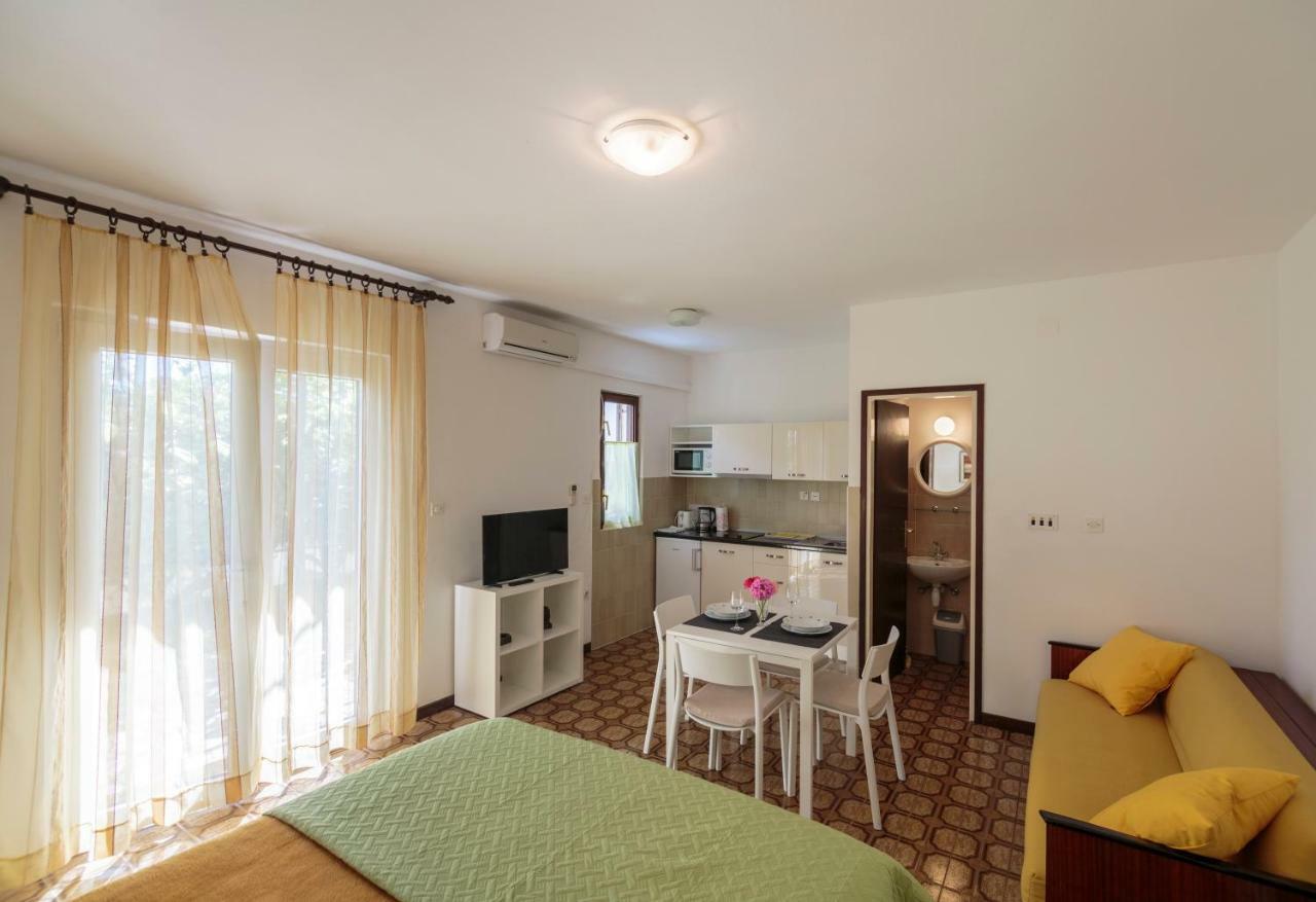 Apartmani Jordana Komiža Extérieur photo