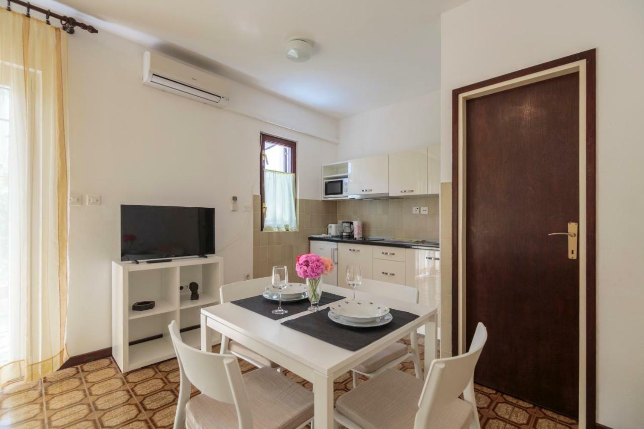 Apartmani Jordana Komiža Extérieur photo