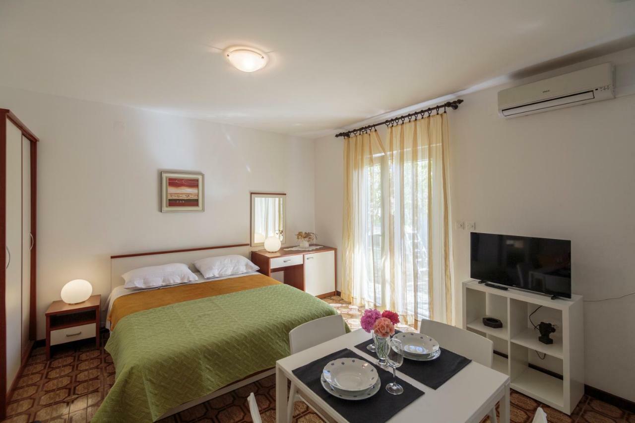 Apartmani Jordana Komiža Extérieur photo